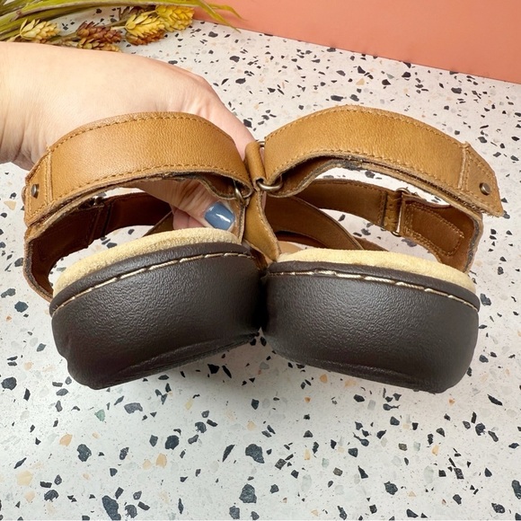 NEW Clark’s Laurieann Rena Leather Tan Hook & Loop Strappy Women’s Sandals Sz 10 - Picture 9 of 10